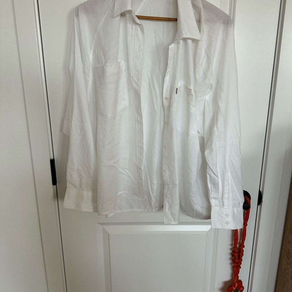 Levi's Crisp White Casual Button Down Shirt